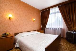 Гостиница Санаторий «Таврия» Евпатория Улучшенный двухместный номер с 1 кроватью или 2 отдельными кроватями-3